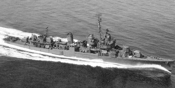 USS Bennett (DD-473) at sea circa August 1945